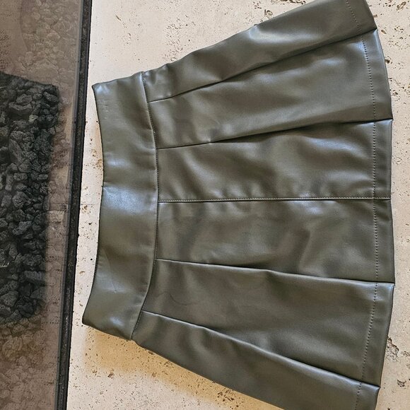 Faux-Leather Pleated Mini Skirt - Picture 6 of 8